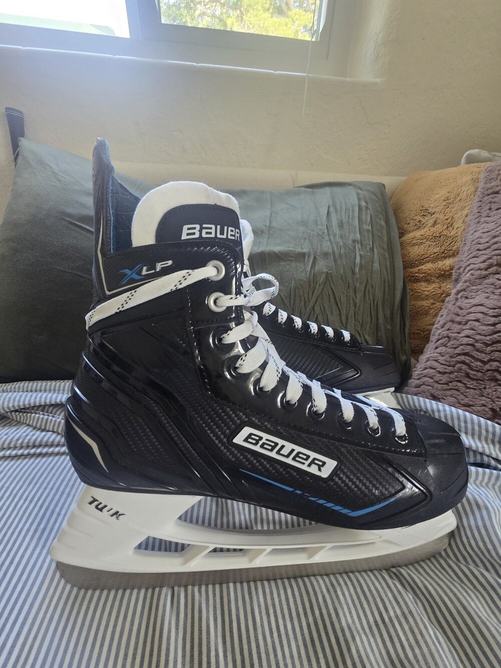 Bauer X-LP Senior Ice Hockey Skates Size 10 Black Blue White Lace Closure
